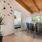 House Bumbiste 1703 Hébergement de vacances *