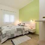 House Bumbiste 1703 Holiday home *