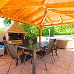House Bumbiste 1703 * Banjole