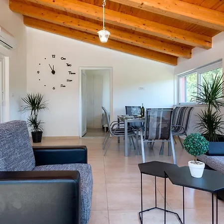 House Bumbiste 1703 Ferienhaus *