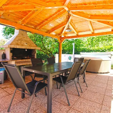 Hébergement de vacances House Bumbiste 1703
