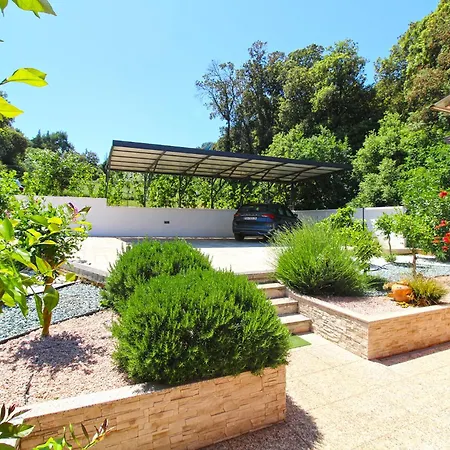 House Bumbiste 1703 Holiday home *