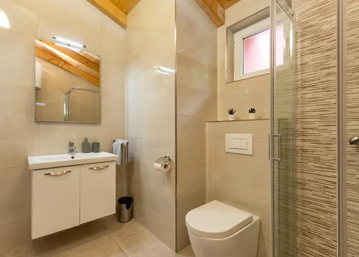 House Bumbiste 1703 반졸레