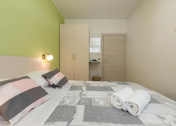 House Bumbiste 1703 * 반졸레