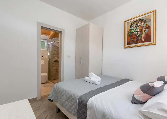 House Bumbiste 1703 *