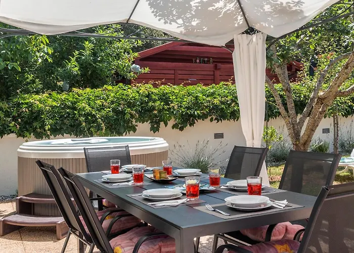 House Bumbiste 1703 펜션 *