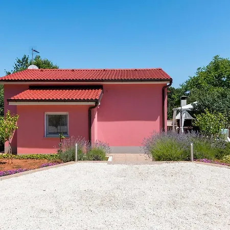 House Bumbiste 1703 * באניולה