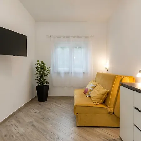 House Bumbiste 1703