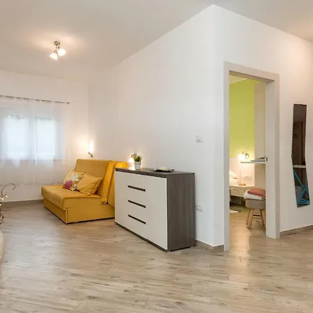 House Bumbiste 1703