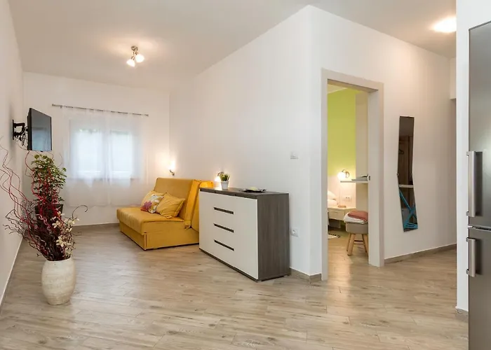 House Bumbiste 1703